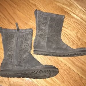 Uggs 🌀 RARE zip up, floral cut out pattern